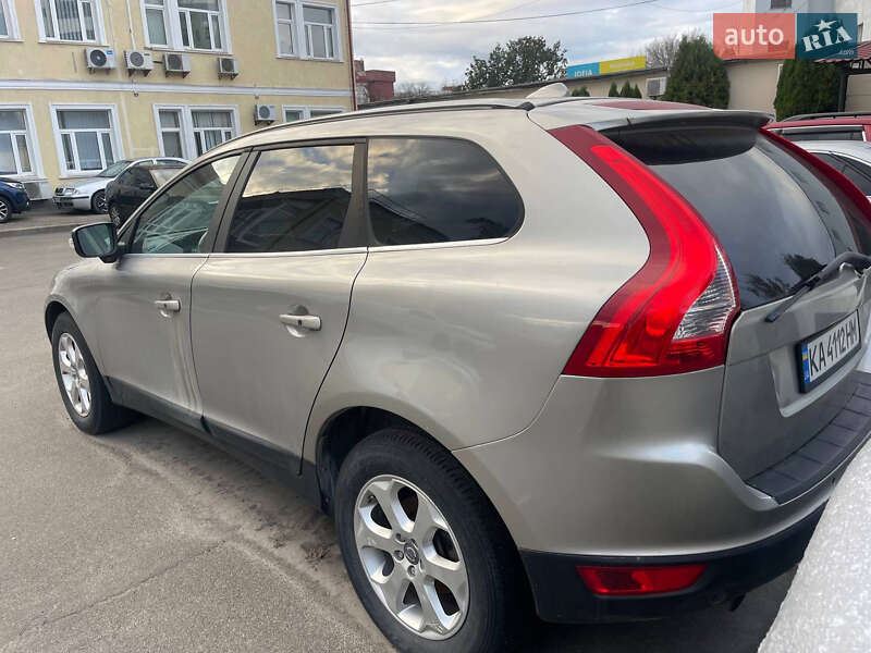 Внедорожник / Кроссовер Volvo XC60 2010 в Киеве