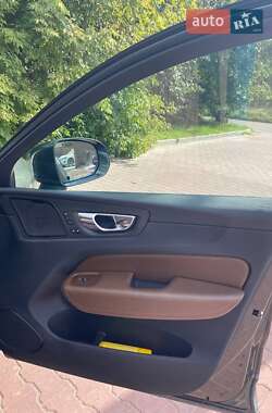 Внедорожник / Кроссовер Volvo XC60 2018 в Ровно