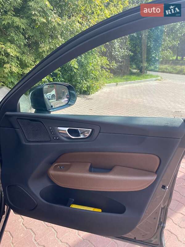 Внедорожник / Кроссовер Volvo XC60 2018 в Ровно