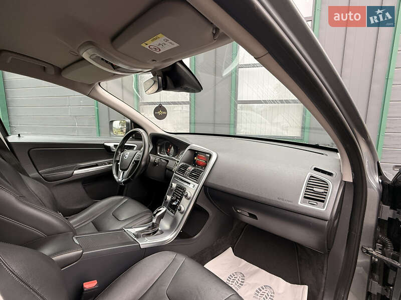 Внедорожник / Кроссовер Volvo XC60 2017 в Ивано-Франковске фото 74 Внедорожник / Кроссовер Volvo XC60 2017 в Ивано-Франковске