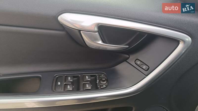 Позашляховик / Кросовер Volvo XC60 2015 в Києві