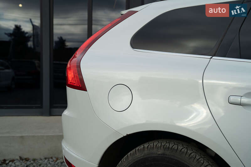 Позашляховик / Кросовер Volvo XC60 2015 в Чернівцях