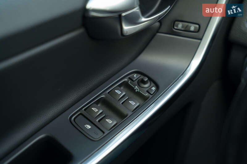 Позашляховик / Кросовер Volvo XC60 2015 в Чернівцях