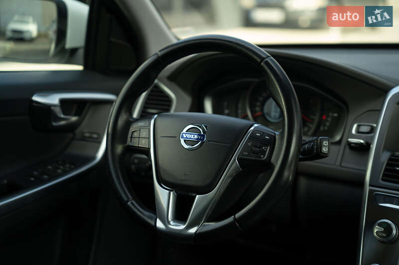 Позашляховик / Кросовер Volvo XC60 2015 в Чернівцях