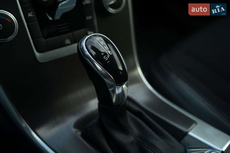 Позашляховик / Кросовер Volvo XC60 2015 в Чернівцях