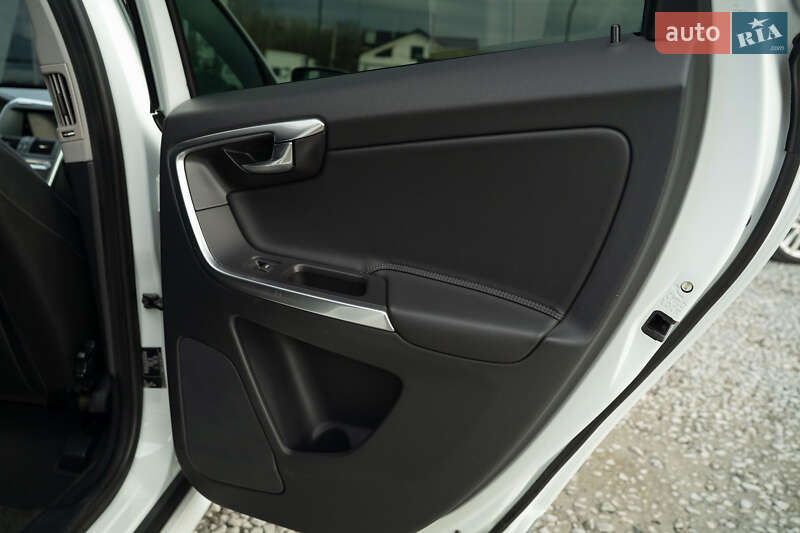 Позашляховик / Кросовер Volvo XC60 2015 в Чернівцях