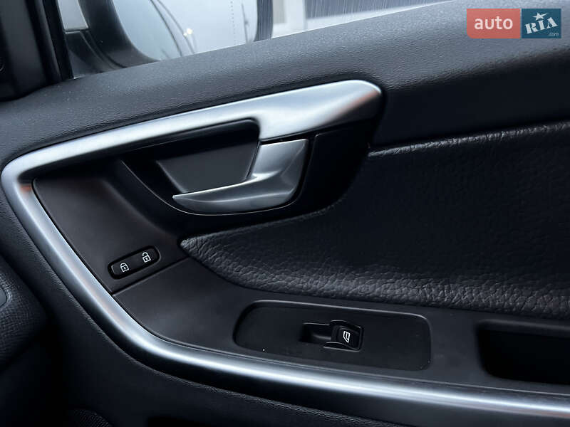 Позашляховик / Кросовер Volvo XC60 2009 в Вараші