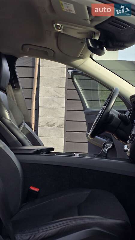 Внедорожник / Кроссовер Volvo XC60 2019 в Киеве