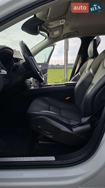 Внедорожник / Кроссовер Volvo XC60 2019 в Киеве