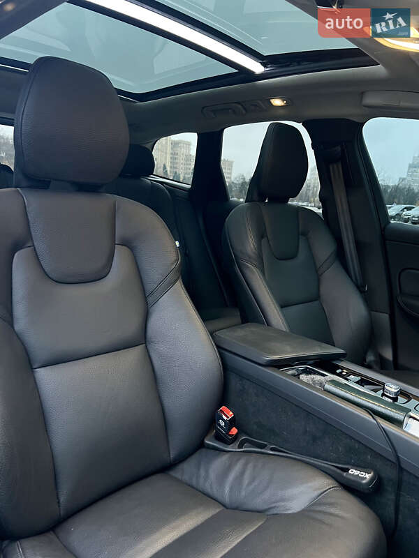 Позашляховик / Кросовер Volvo XC60 2024 в Харкові