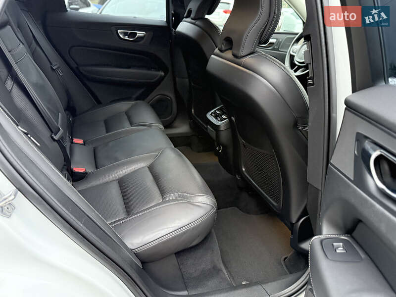 Внедорожник / Кроссовер Volvo XC60 2018 в Днепре фото 46 Внедорожник / Кроссовер Volvo XC60 2018 в Днепре