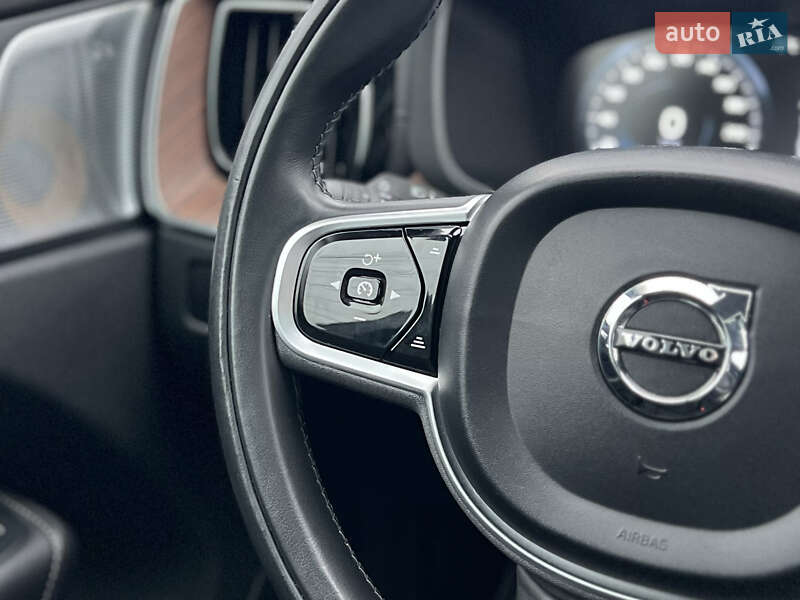 Внедорожник / Кроссовер Volvo XC60 2019 в Киеве