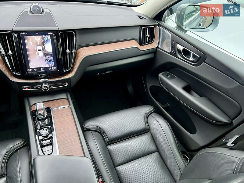 Внедорожник / Кроссовер Volvo XC60 2019 в Киеве