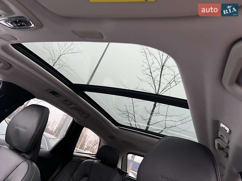 Внедорожник / Кроссовер Volvo XC60 2019 в Киеве