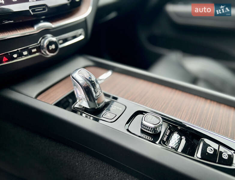 Внедорожник / Кроссовер Volvo XC60 2019 в Киеве