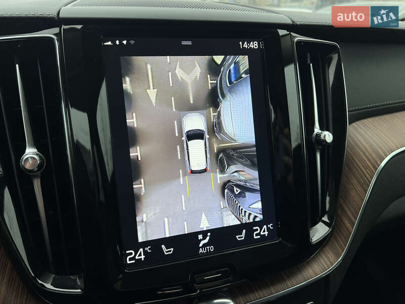 Внедорожник / Кроссовер Volvo XC60 2019 в Киеве