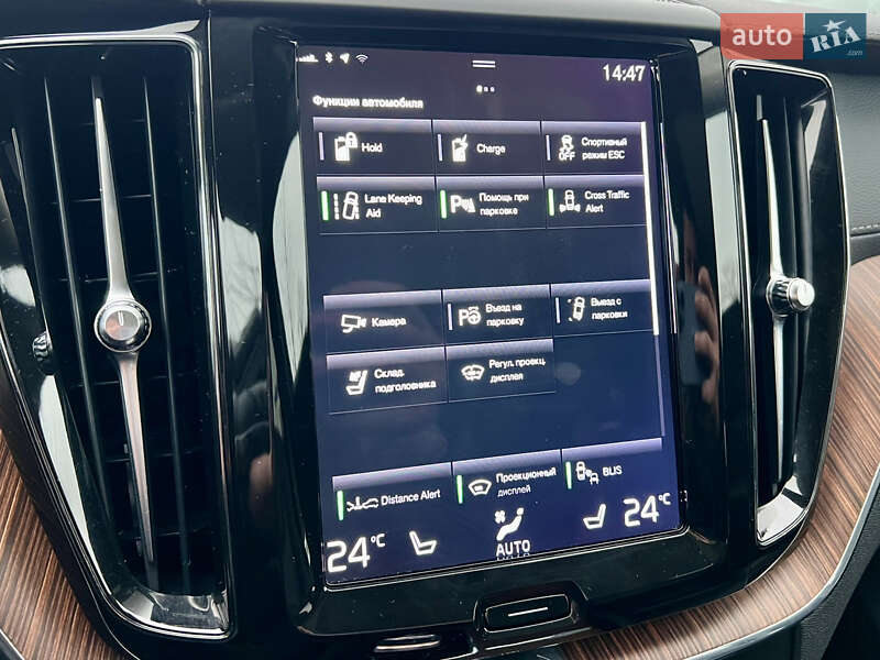 Внедорожник / Кроссовер Volvo XC60 2019 в Киеве