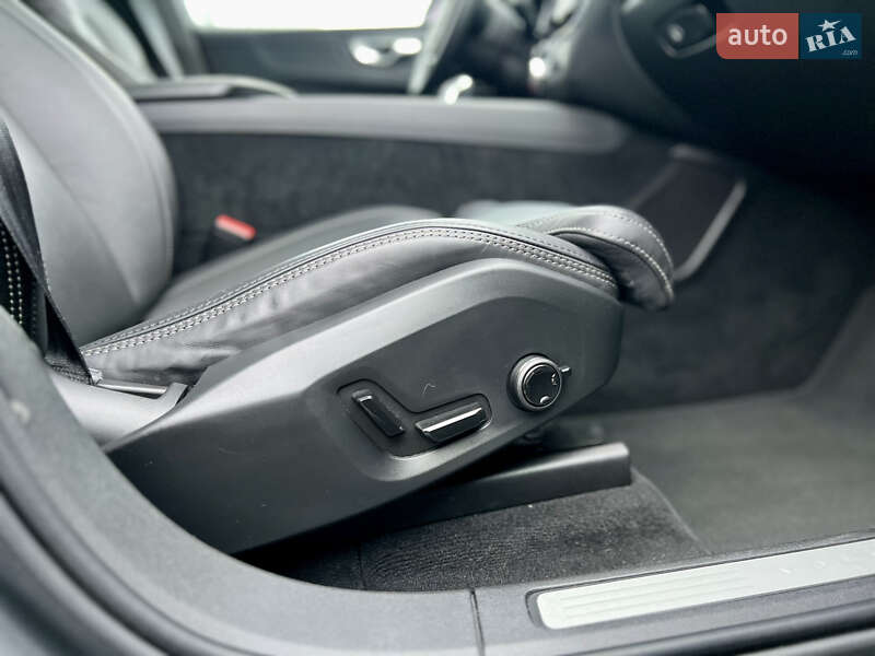 Внедорожник / Кроссовер Volvo XC60 2019 в Киеве