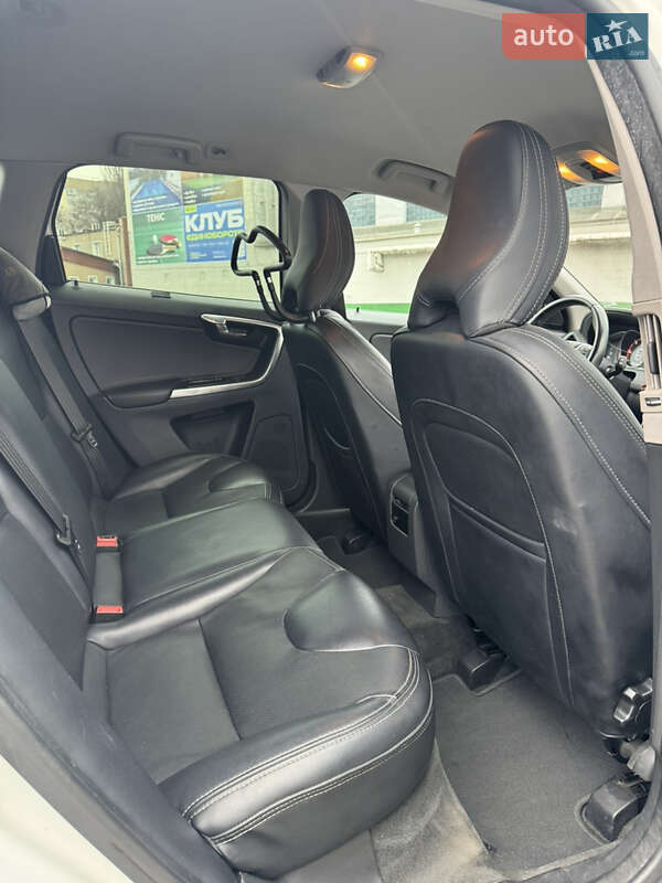 Внедорожник / Кроссовер Volvo XC60 2015 в Киеве