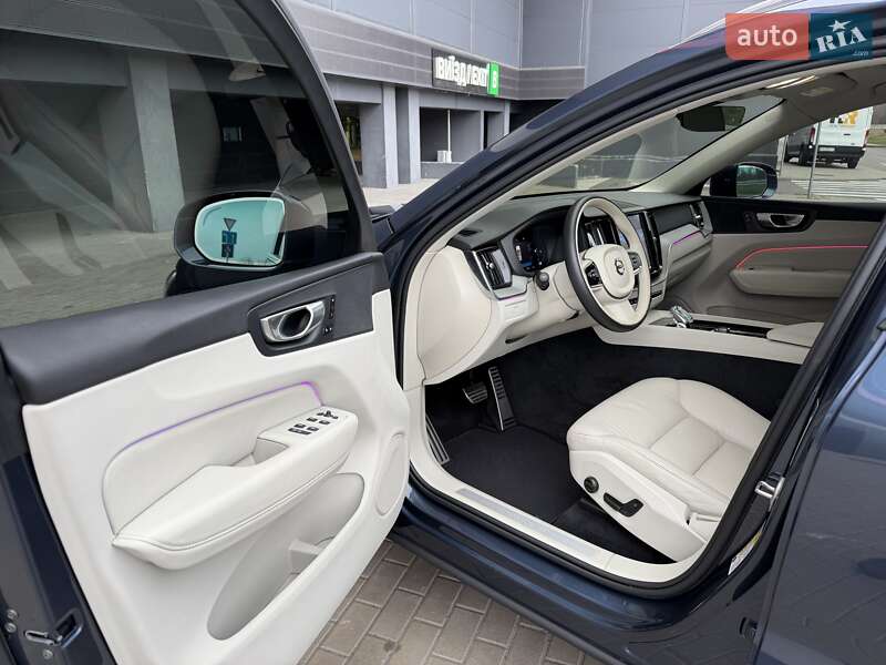 Внедорожник / Кроссовер Volvo XC60 2023 в Киеве