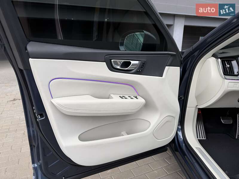 Внедорожник / Кроссовер Volvo XC60 2023 в Киеве