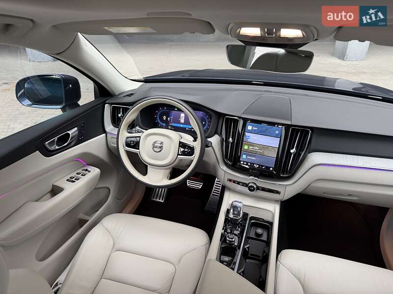Внедорожник / Кроссовер Volvo XC60 2023 в Киеве