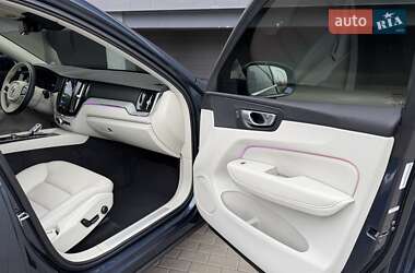 Внедорожник / Кроссовер Volvo XC60 2023 в Киеве