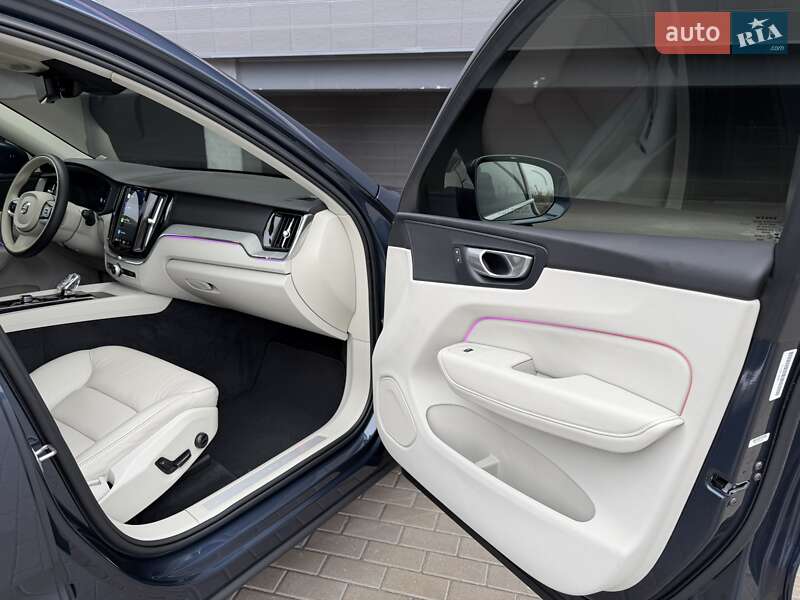 Внедорожник / Кроссовер Volvo XC60 2023 в Киеве