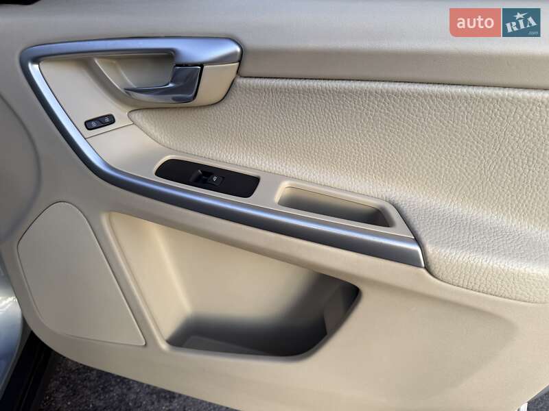 Внедорожник / Кроссовер Volvo XC60 2012 в Киеве