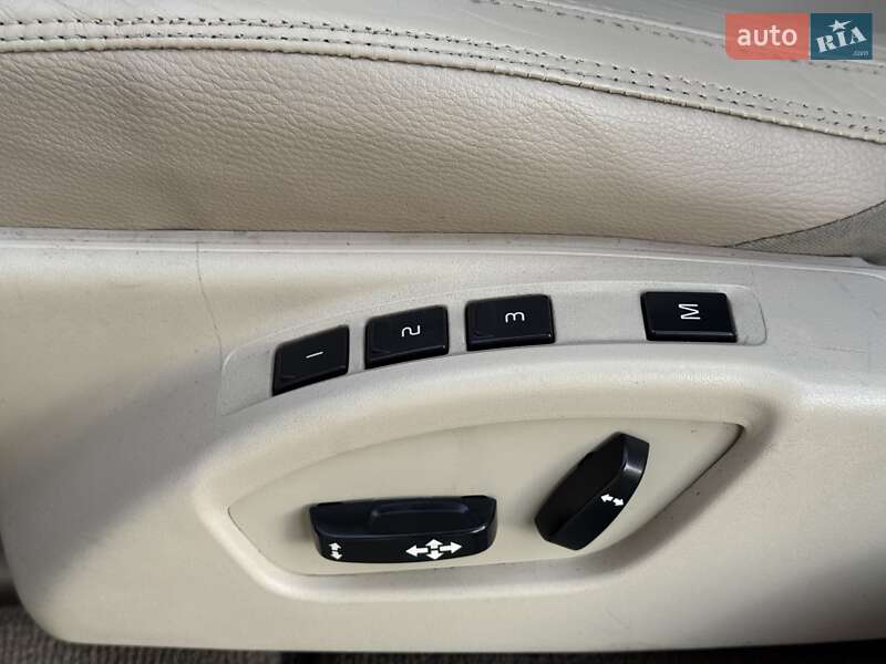 Внедорожник / Кроссовер Volvo XC60 2012 в Киеве