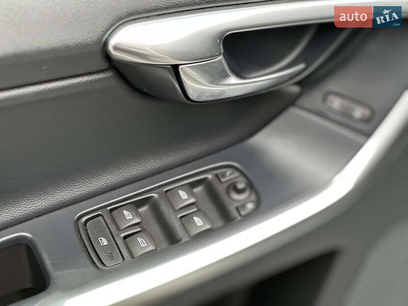 Внедорожник / Кроссовер Volvo XC60 2015 в Одессе