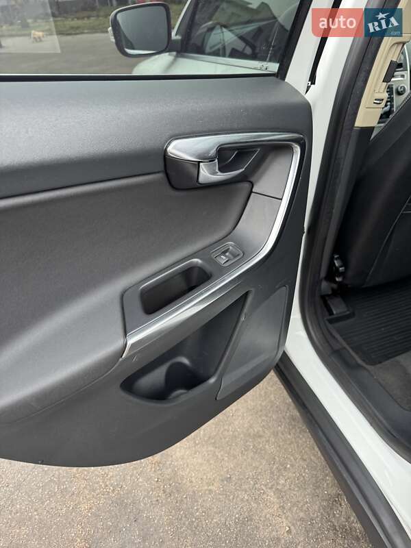 Позашляховик / Кросовер Volvo XC60 2012 в Києві