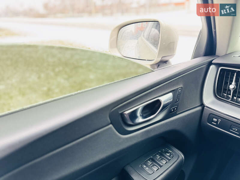 Внедорожник / Кроссовер Volvo XC60 2019 в Лохвице