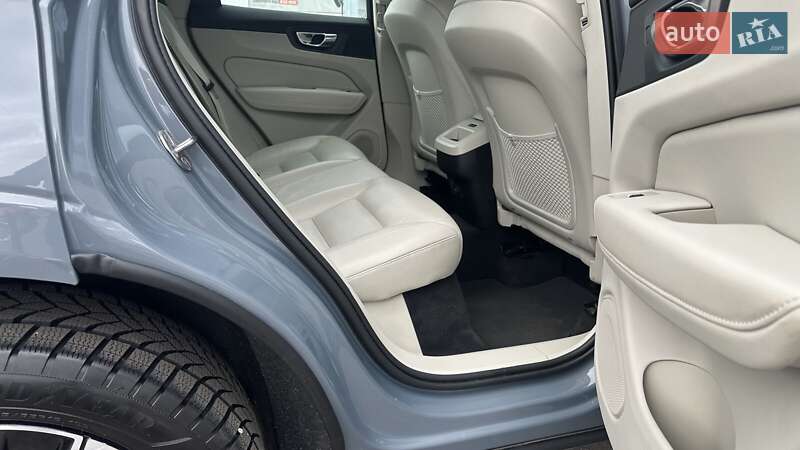 Внедорожник / Кроссовер Volvo XC60 2023 в Киеве