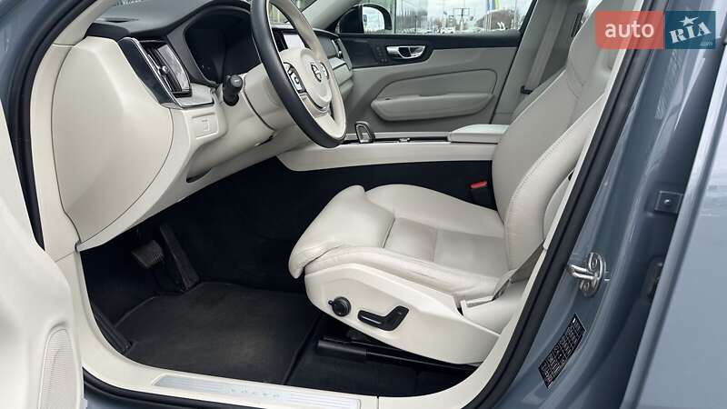 Внедорожник / Кроссовер Volvo XC60 2023 в Киеве