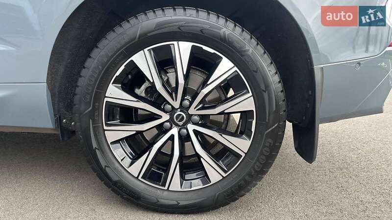 Внедорожник / Кроссовер Volvo XC60 2023 в Киеве
