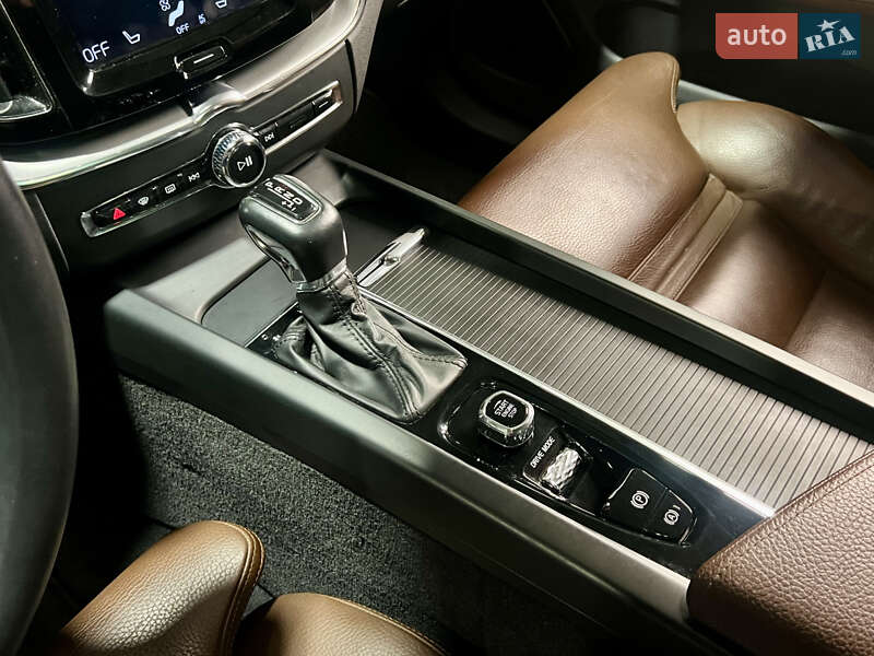 Внедорожник / Кроссовер Volvo XC60 2019 в Луцке