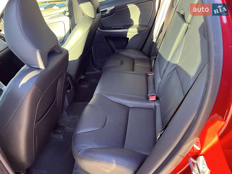 Внедорожник / Кроссовер Volvo XC60 2016 в Василькове