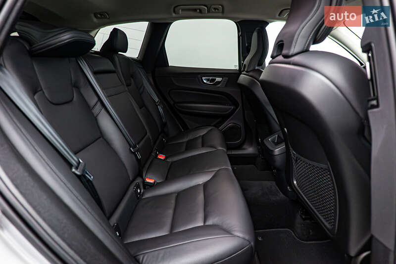 Внедорожник / Кроссовер Volvo XC60 2021 в Киеве