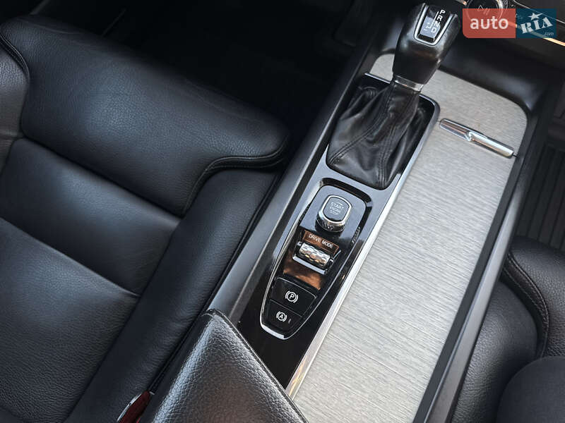 Внедорожник / Кроссовер Volvo XC60 2018 в Дубно фото 36 Внедорожник / Кроссовер Volvo XC60 2018 в Дубно