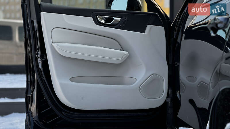 Внедорожник / Кроссовер Volvo XC60 2024 в Киеве