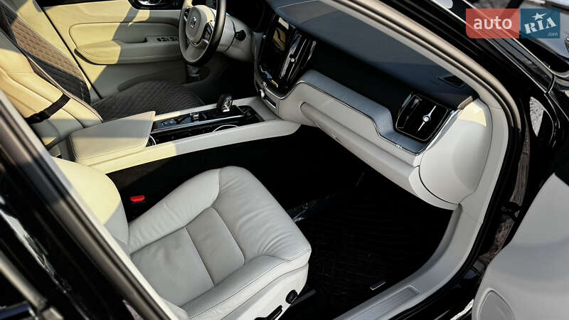 Внедорожник / Кроссовер Volvo XC60 2024 в Киеве