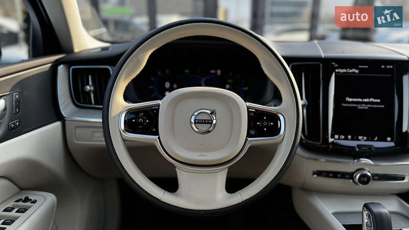 Внедорожник / Кроссовер Volvo XC60 2024 в Киеве