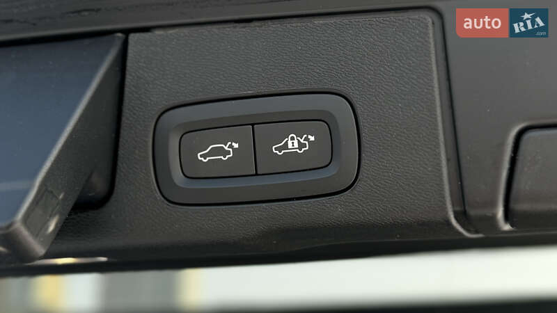 Внедорожник / Кроссовер Volvo XC60 2024 в Киеве