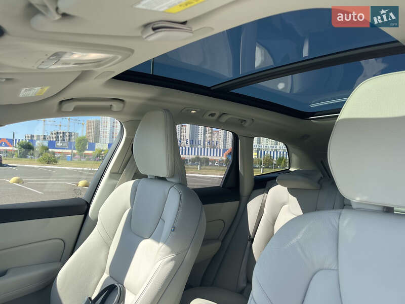 Внедорожник / Кроссовер Volvo XC60 2024 в Киеве