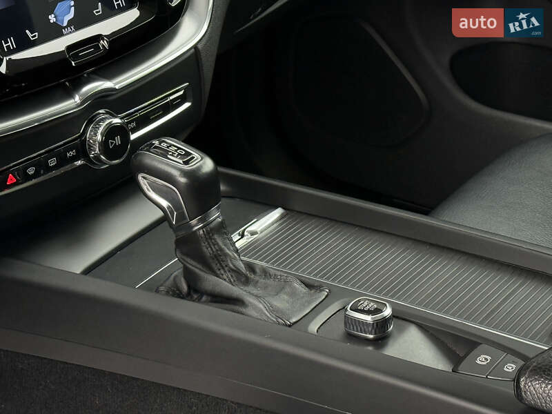 Внедорожник / Кроссовер Volvo XC60 2019 в Дрогобыче