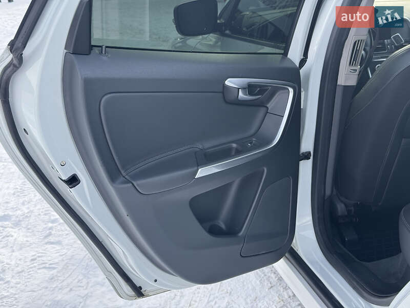 Внедорожник / Кроссовер Volvo XC60 2015 в Львове фото 19 Внедорожник / Кроссовер Volvo XC60 2015 в Львове
