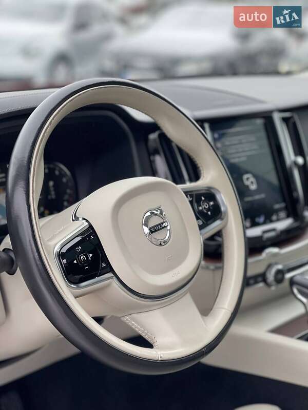 Внедорожник / Кроссовер Volvo XC60 2018 в Киеве фото 10 Внедорожник / Кроссовер Volvo XC60 2018 в Киеве