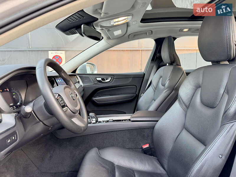 Внедорожник / Кроссовер Volvo XC60 2022 в Киеве