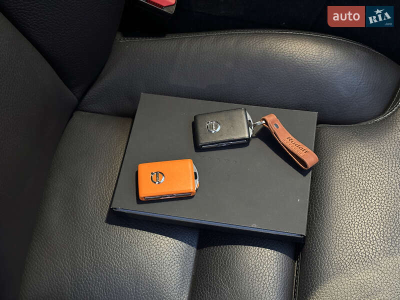 Внедорожник / Кроссовер Volvo XC60 2022 в Киеве